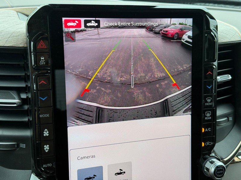 Ram 3500 Vehicle Full-screen Gallery Image 24