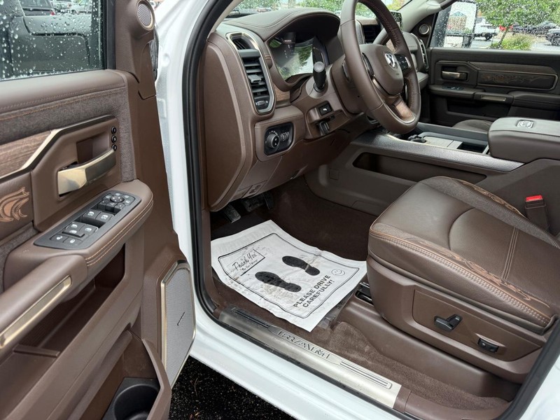 Ram 3500 Vehicle Full-screen Gallery Image 34