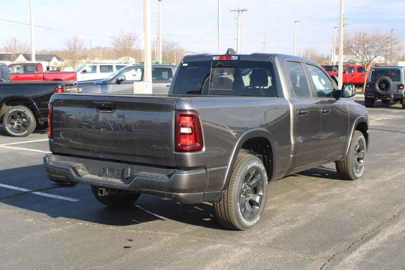Ram 1500 Vehicle Full-screen Gallery Image 3