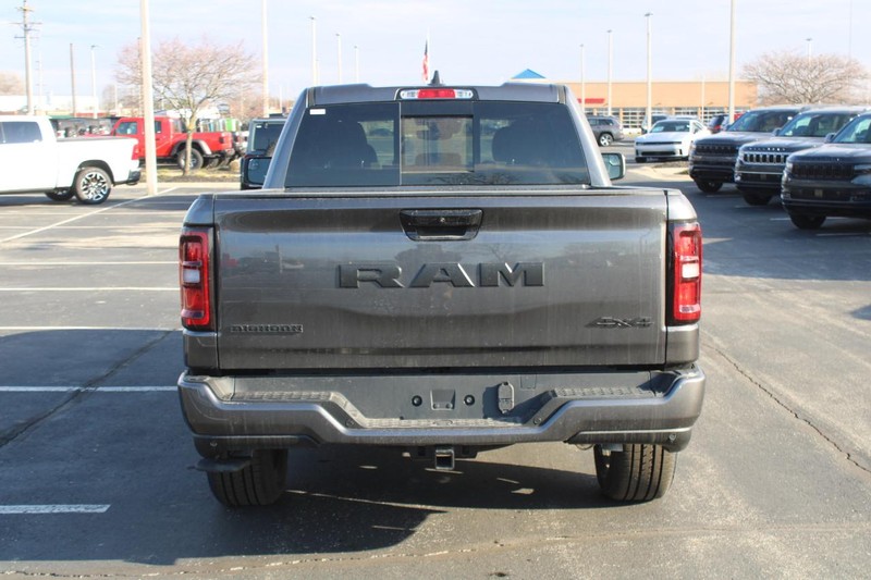 Ram 1500 Vehicle Full-screen Gallery Image 4