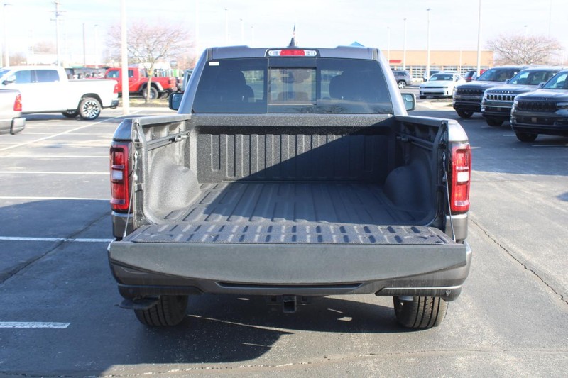 Ram 1500 Vehicle Full-screen Gallery Image 7