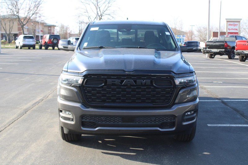 Ram 1500 Vehicle Full-screen Gallery Image 9