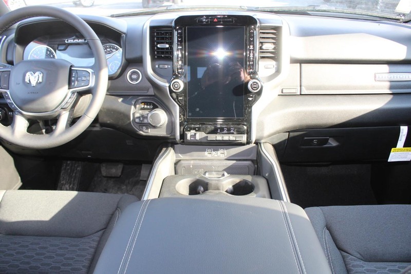 Ram 1500 Vehicle Full-screen Gallery Image 12