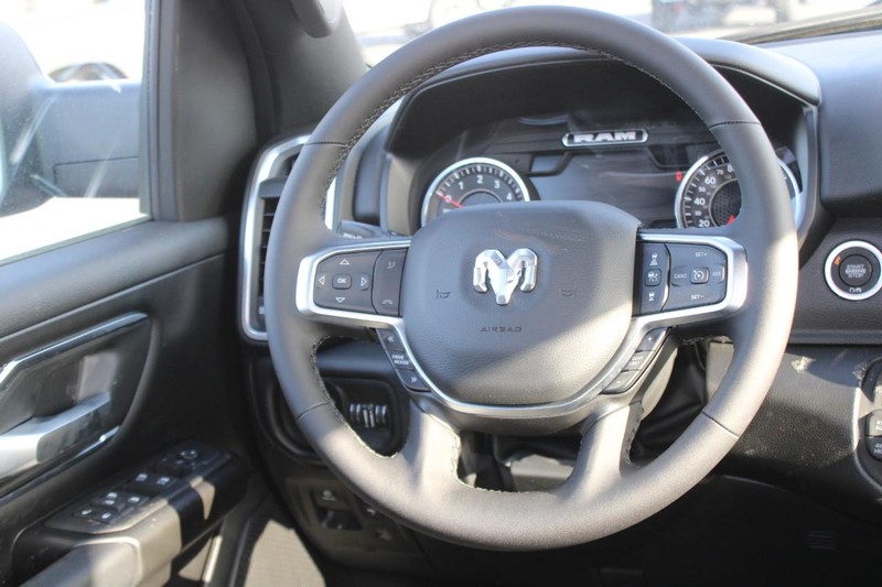 Ram 1500 Vehicle Full-screen Gallery Image 13