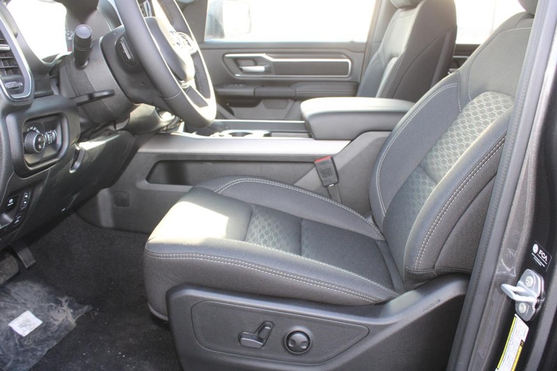 Ram 1500 Vehicle Full-screen Gallery Image 17