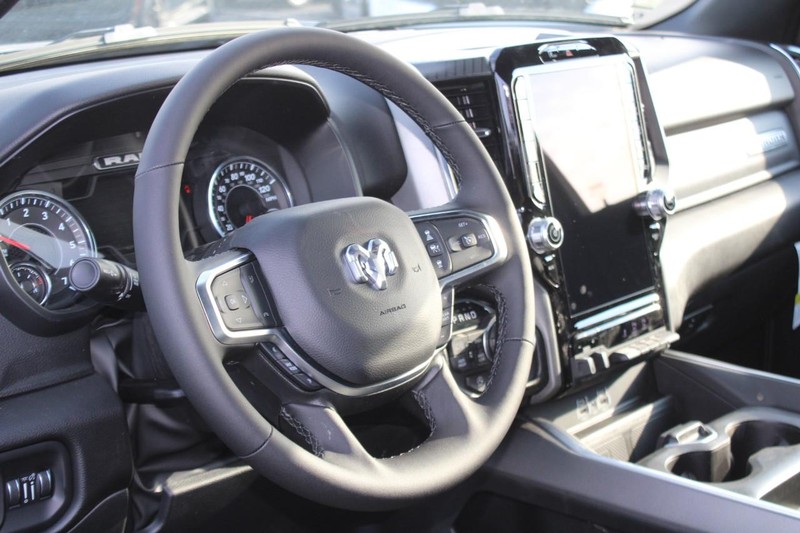 Ram 1500 Vehicle Full-screen Gallery Image 18