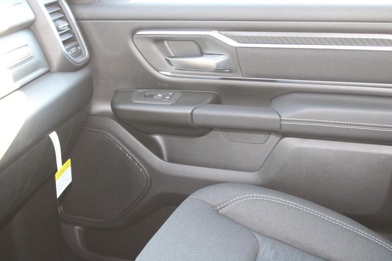 Ram 1500 Vehicle Full-screen Gallery Image 25