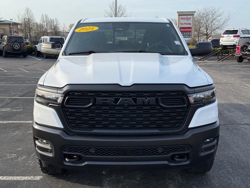 Ram 1500 Vehicle Full-screen Gallery Image 9