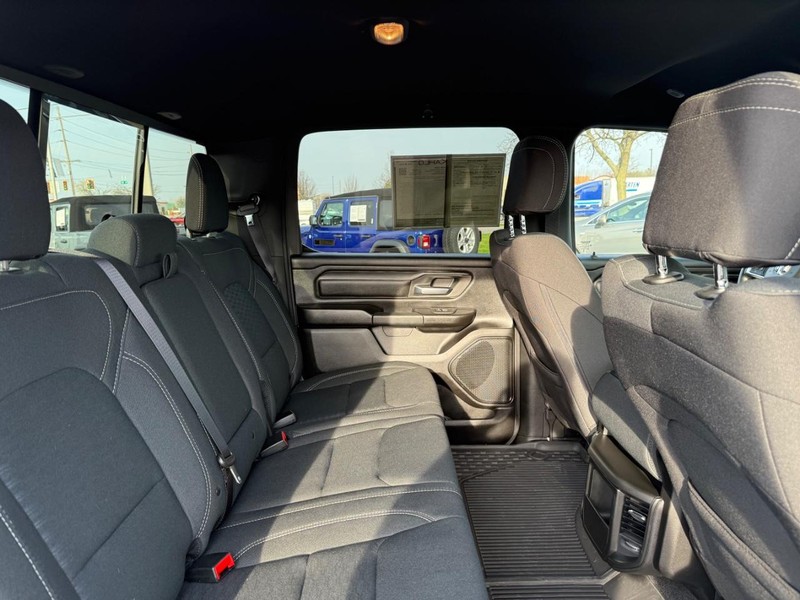 Ram 1500 Vehicle Full-screen Gallery Image 10