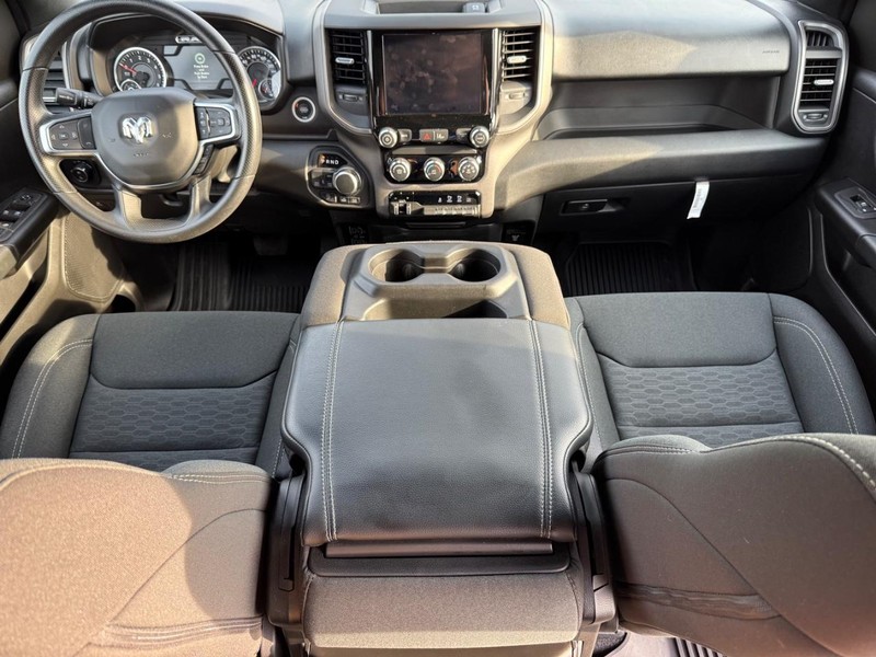 Ram 1500 Vehicle Full-screen Gallery Image 12