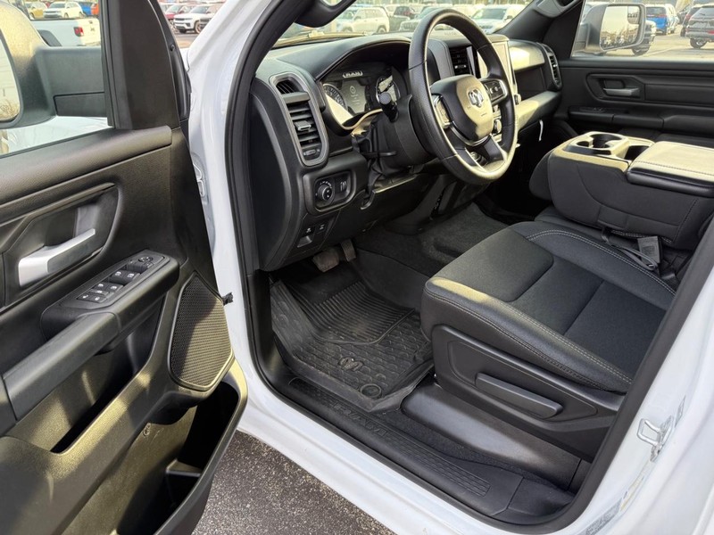 Ram 1500 Vehicle Full-screen Gallery Image 16