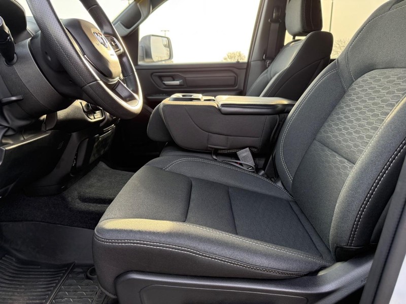 Ram 1500 Vehicle Full-screen Gallery Image 17