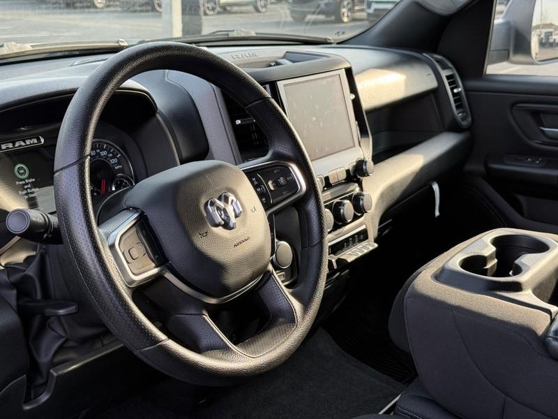 Ram 1500 Vehicle Full-screen Gallery Image 18