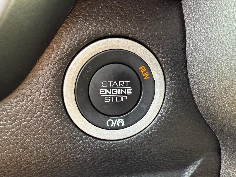 Ram 1500 Vehicle Full-screen Gallery Image 21