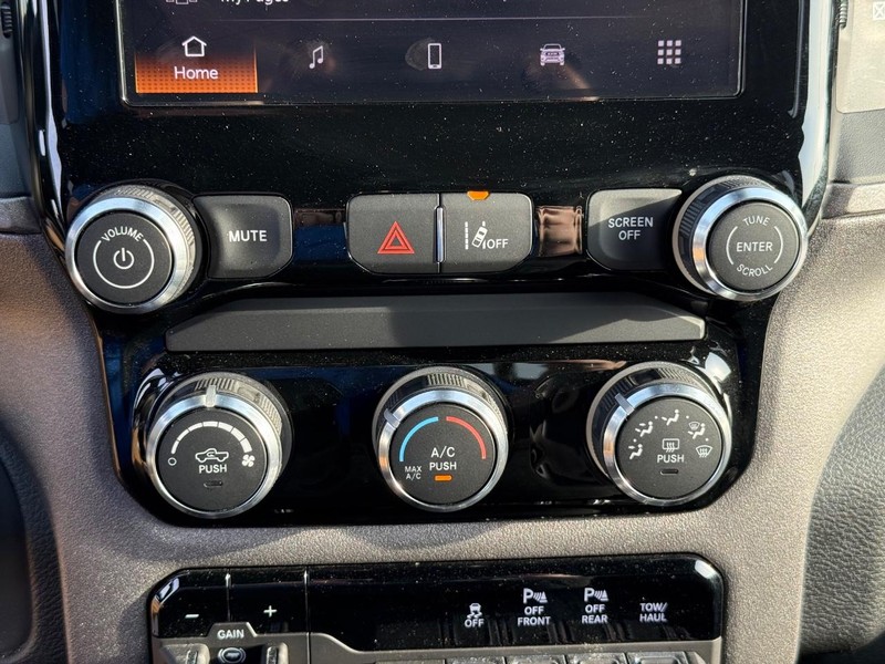 Ram 1500 Vehicle Full-screen Gallery Image 24