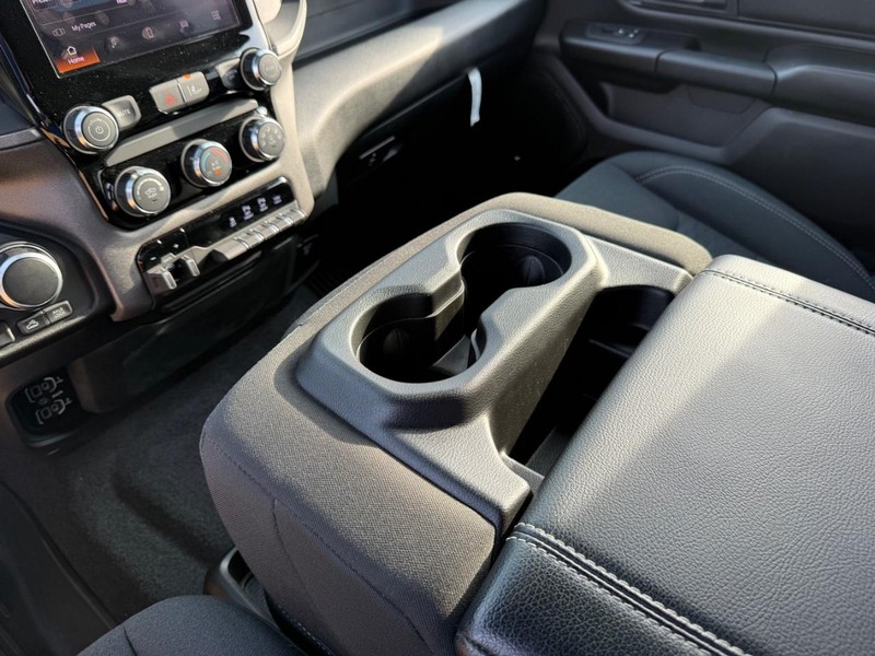 Ram 1500 Vehicle Full-screen Gallery Image 25