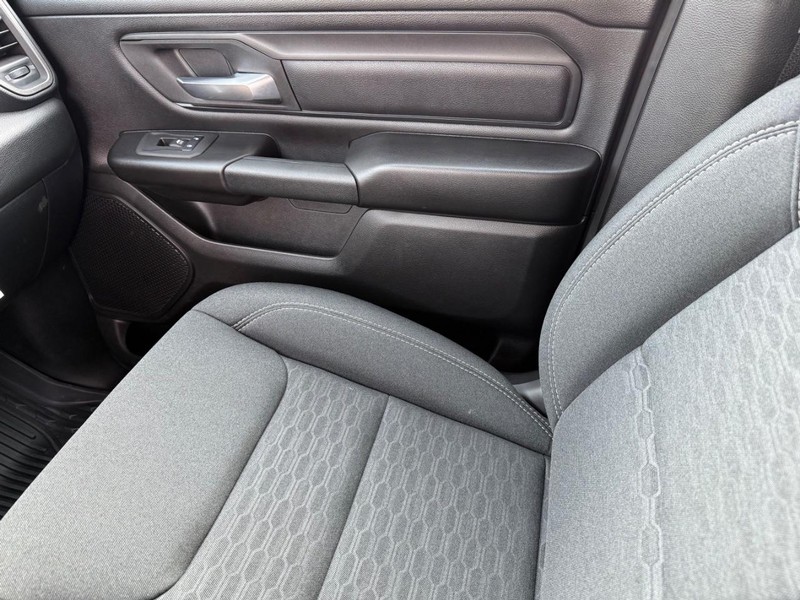Ram 1500 Vehicle Full-screen Gallery Image 26
