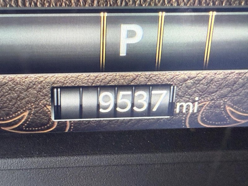 Ram 1500 Vehicle Full-screen Gallery Image 28