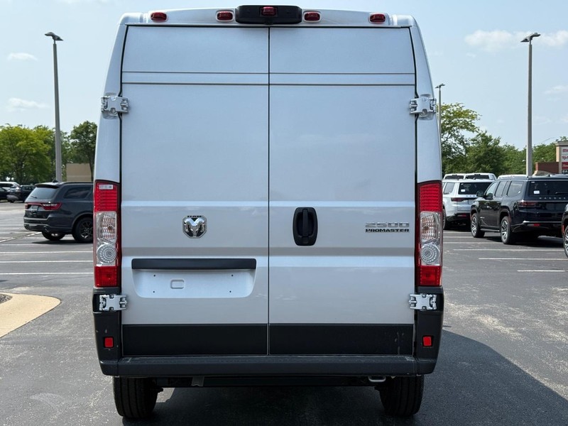 Ram ProMaster Cargo Van Vehicle Full-screen Gallery Image 4