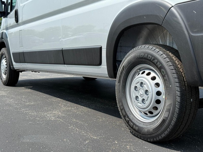 Ram ProMaster Cargo Van Vehicle Full-screen Gallery Image 7