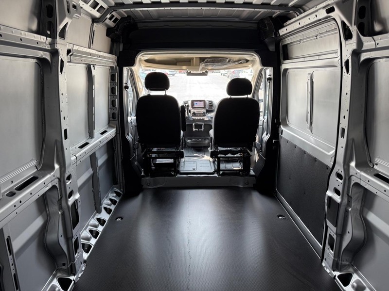 Ram ProMaster Cargo Van Vehicle Full-screen Gallery Image 16