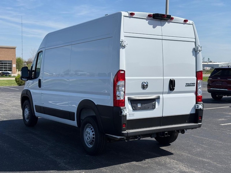 Ram ProMaster Cargo Van Vehicle Full-screen Gallery Image 5