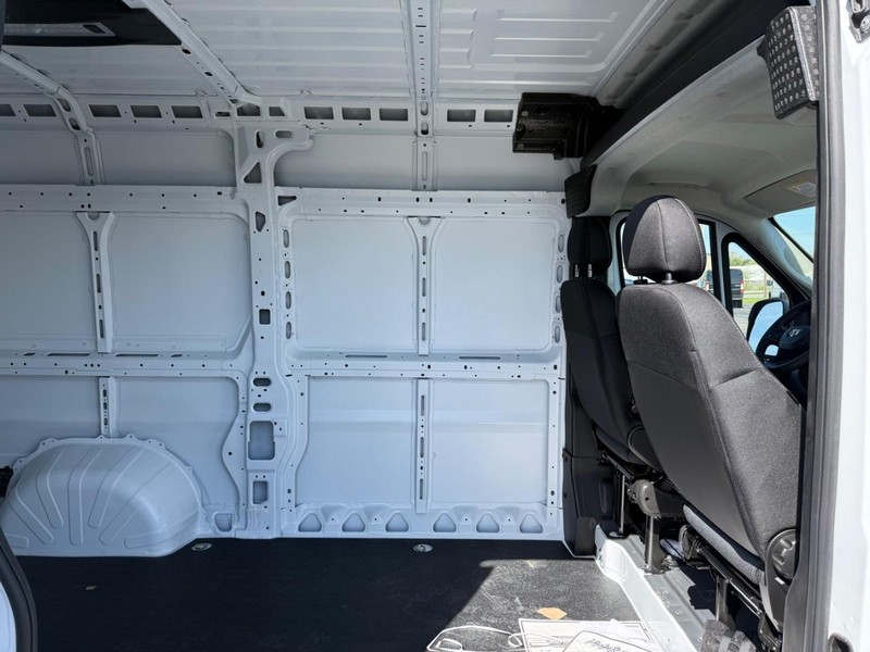 Ram ProMaster Cargo Van Vehicle Full-screen Gallery Image 10