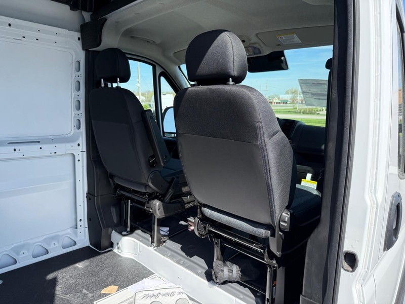 Ram ProMaster Cargo Van Vehicle Full-screen Gallery Image 11
