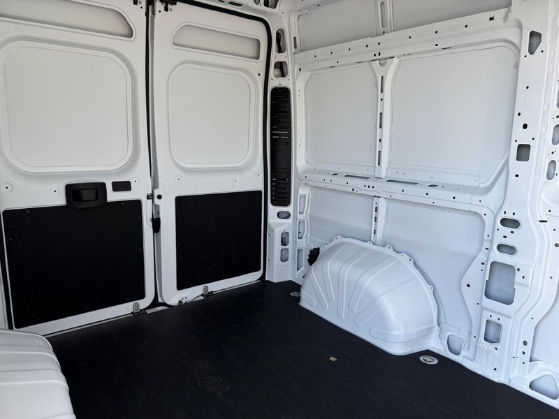 Ram ProMaster Cargo Van Vehicle Full-screen Gallery Image 12