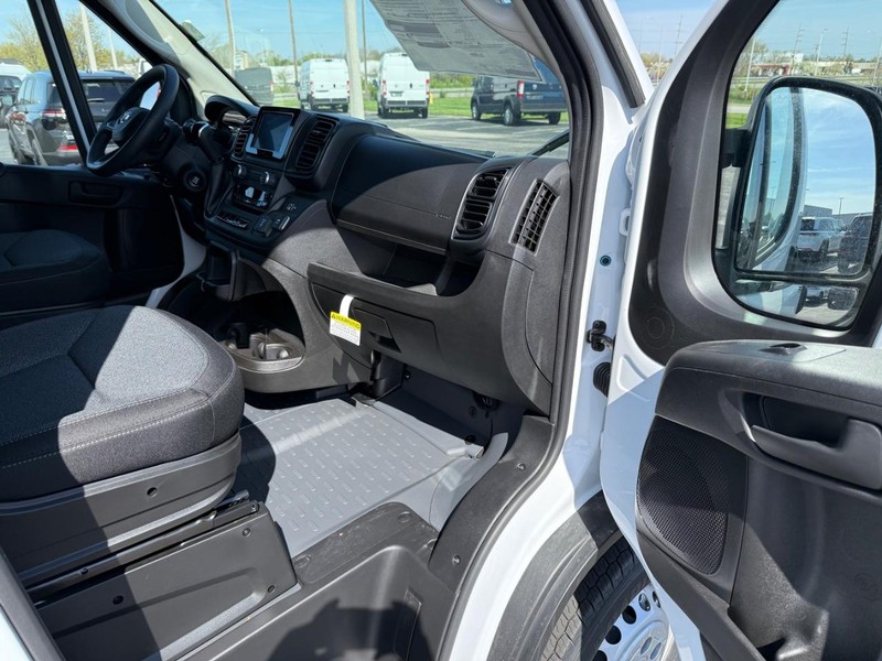 Ram ProMaster Cargo Van Vehicle Full-screen Gallery Image 15