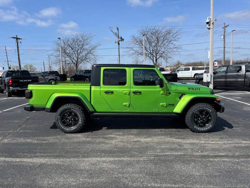 Jeep Gladiator Vehicle Full-screen Gallery Image 2