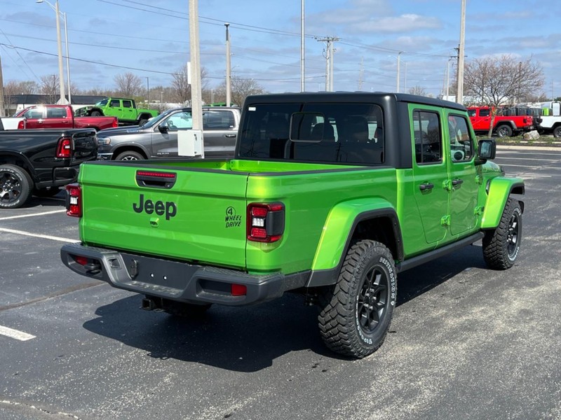 Jeep Gladiator Vehicle Full-screen Gallery Image 3