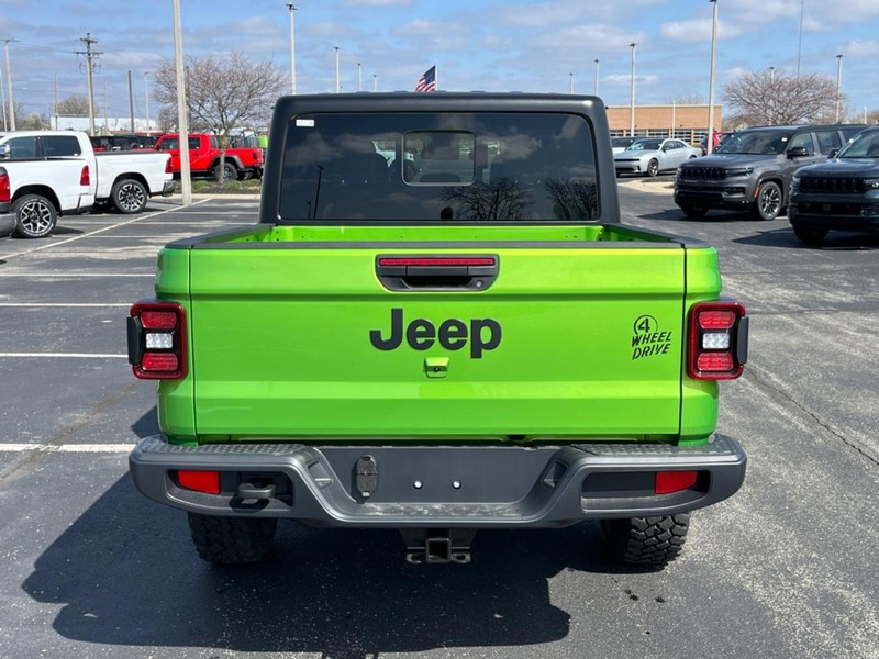 Jeep Gladiator Vehicle Full-screen Gallery Image 4
