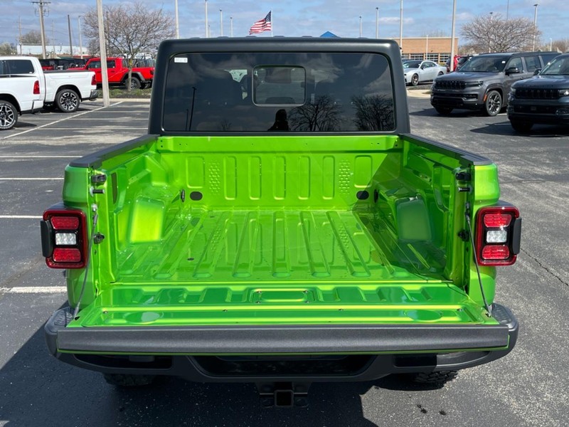 Jeep Gladiator Vehicle Full-screen Gallery Image 7