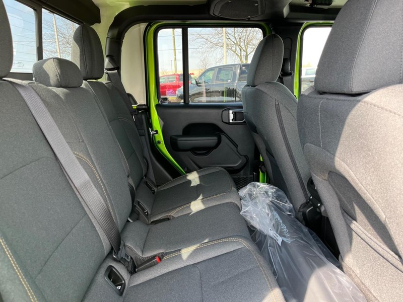 Jeep Gladiator Vehicle Full-screen Gallery Image 11