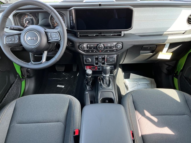 Jeep Gladiator Vehicle Full-screen Gallery Image 13