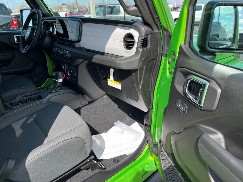 Jeep Gladiator Vehicle Full-screen Gallery Image 15