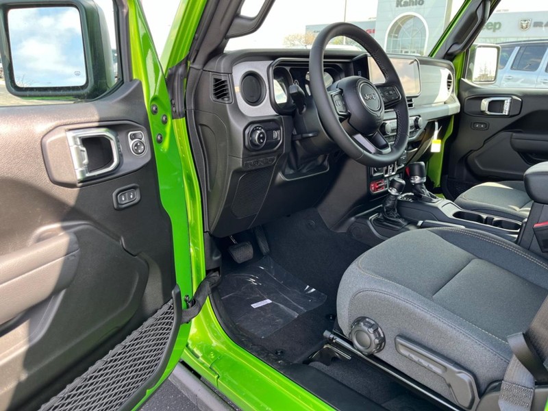 Jeep Gladiator Vehicle Full-screen Gallery Image 17