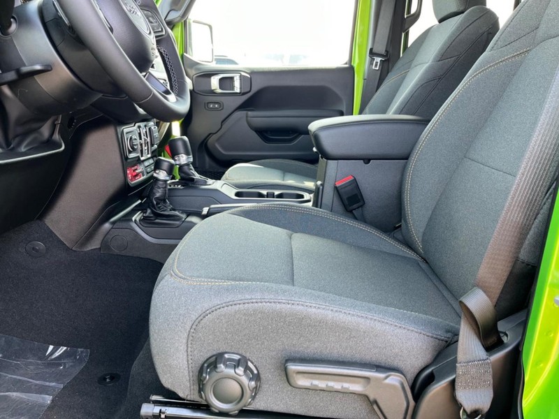 Jeep Gladiator Vehicle Full-screen Gallery Image 18