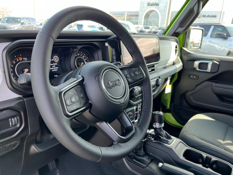 Jeep Gladiator Vehicle Full-screen Gallery Image 19