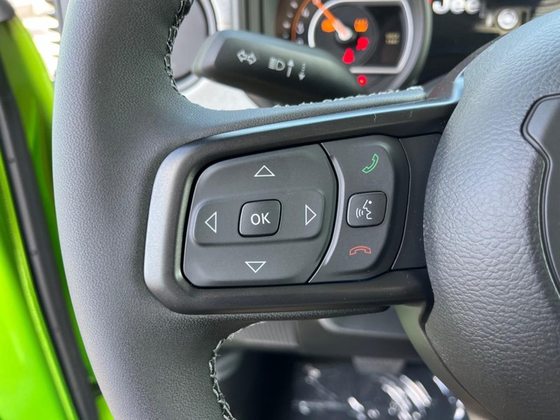 Jeep Gladiator Vehicle Full-screen Gallery Image 20