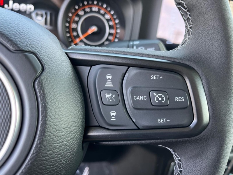 Jeep Gladiator Vehicle Full-screen Gallery Image 21