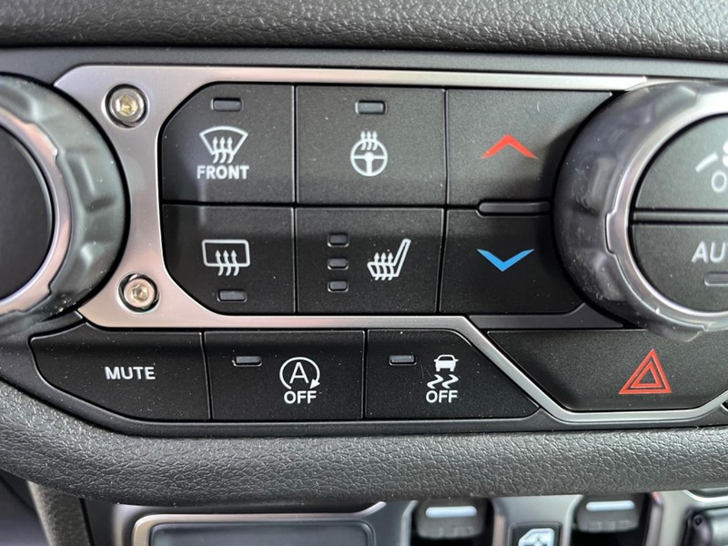 Jeep Gladiator Vehicle Full-screen Gallery Image 23