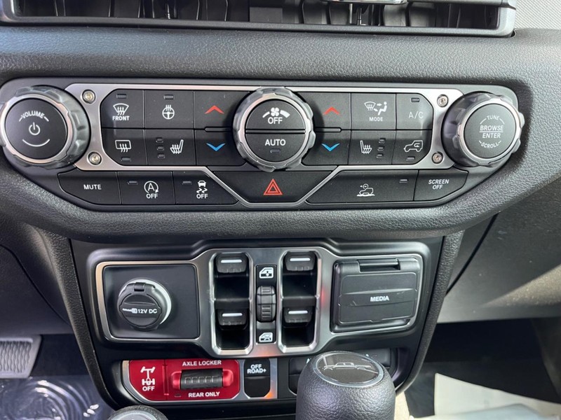 Jeep Gladiator Vehicle Full-screen Gallery Image 26