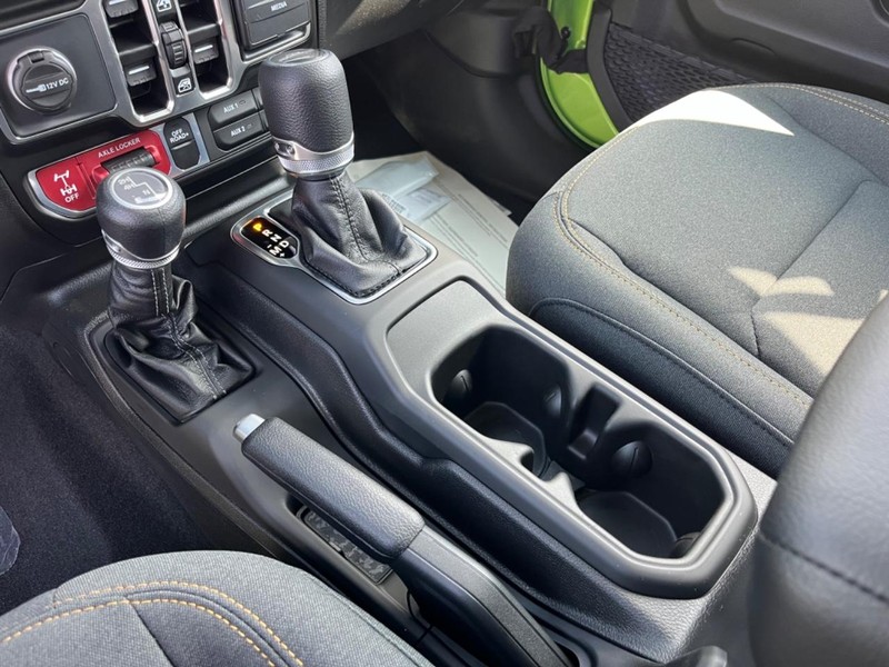 Jeep Gladiator Vehicle Full-screen Gallery Image 27