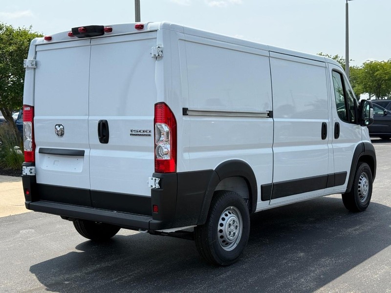 Ram ProMaster Cargo Van Vehicle Full-screen Gallery Image 3