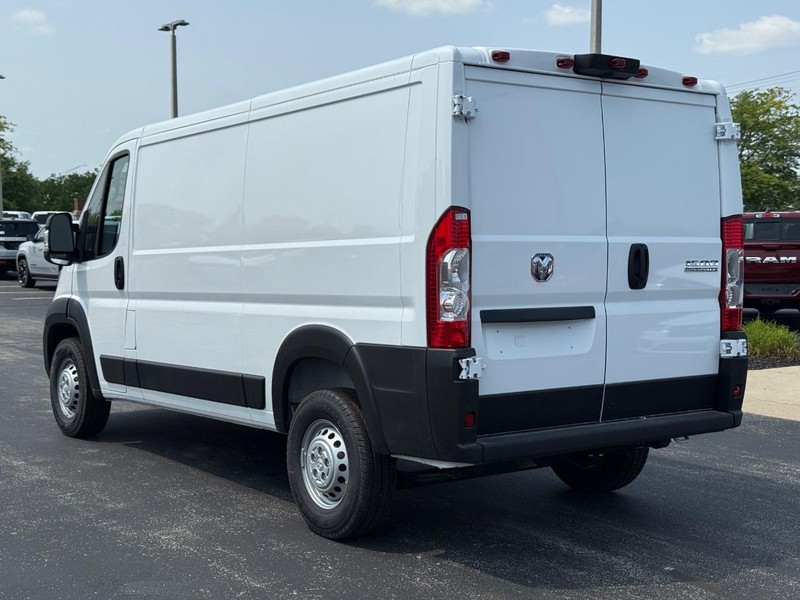 Ram ProMaster Cargo Van Vehicle Full-screen Gallery Image 5