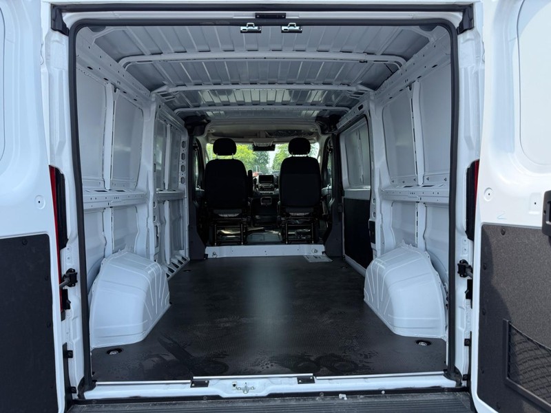 Ram ProMaster Cargo Van Vehicle Full-screen Gallery Image 6
