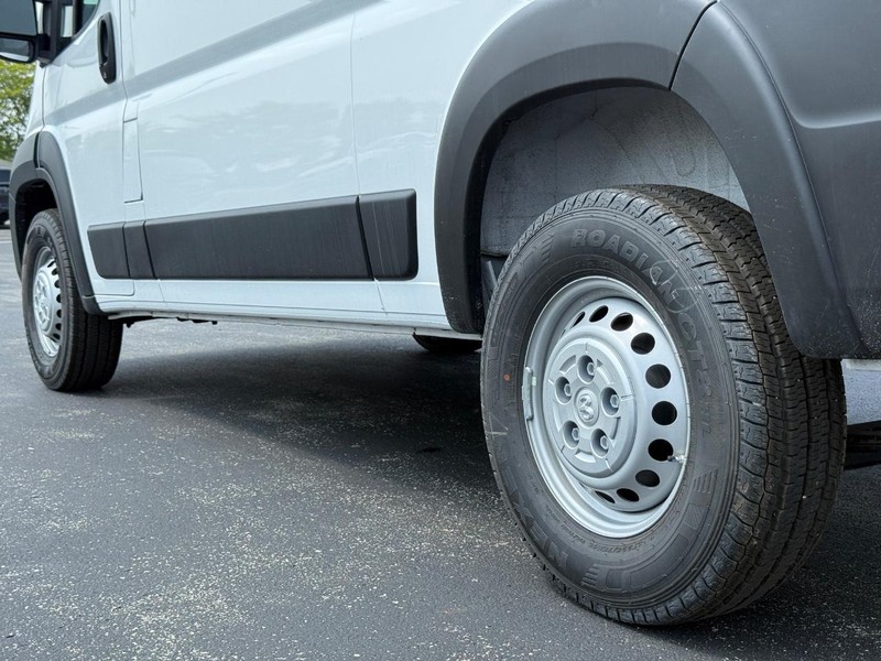 Ram ProMaster Cargo Van Vehicle Full-screen Gallery Image 7
