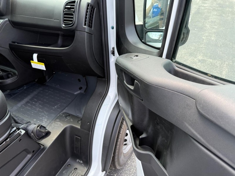 Ram ProMaster Cargo Van Vehicle Full-screen Gallery Image 11